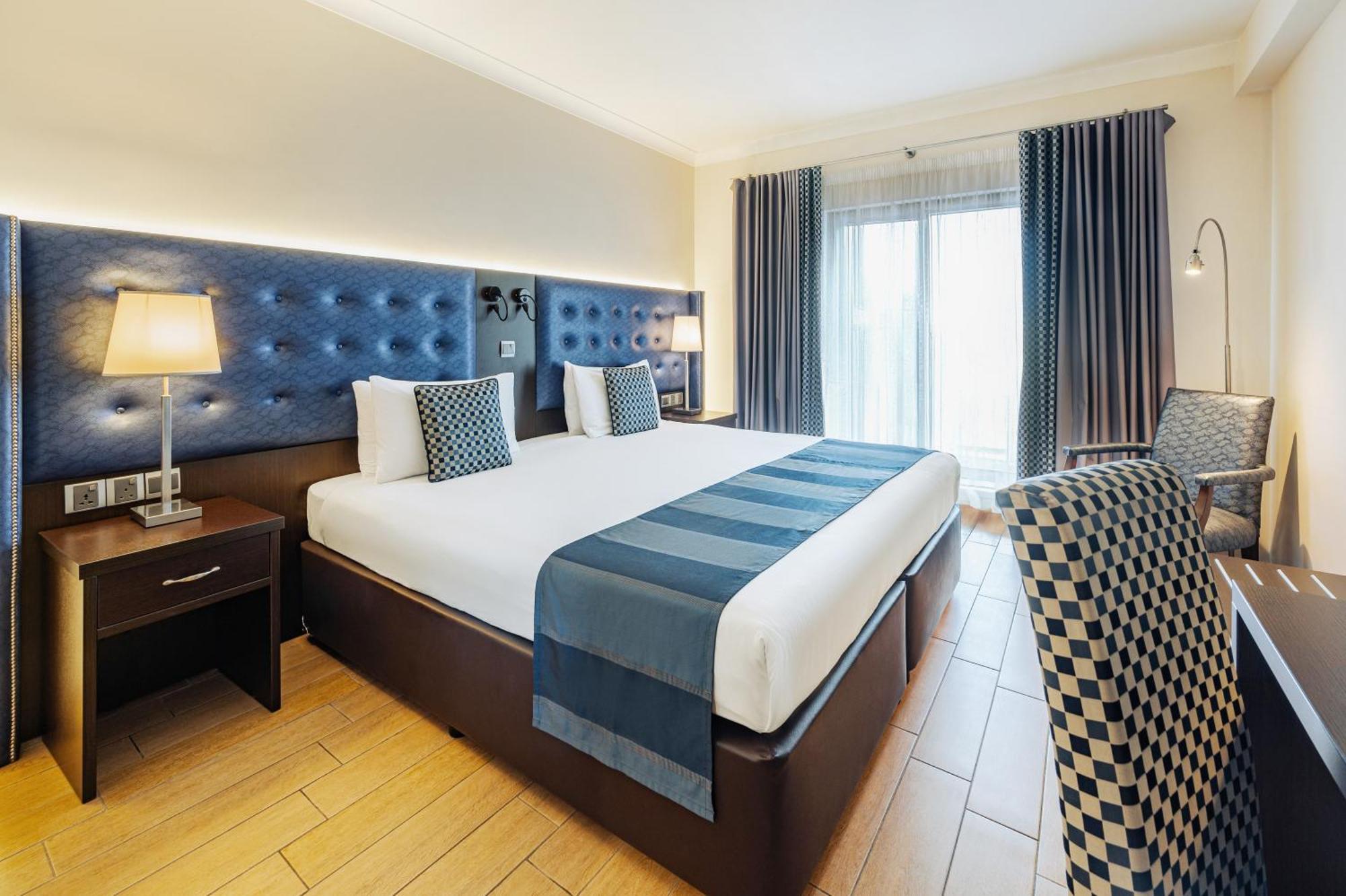 Ax The Victoria Hotel Слима Екстериор снимка