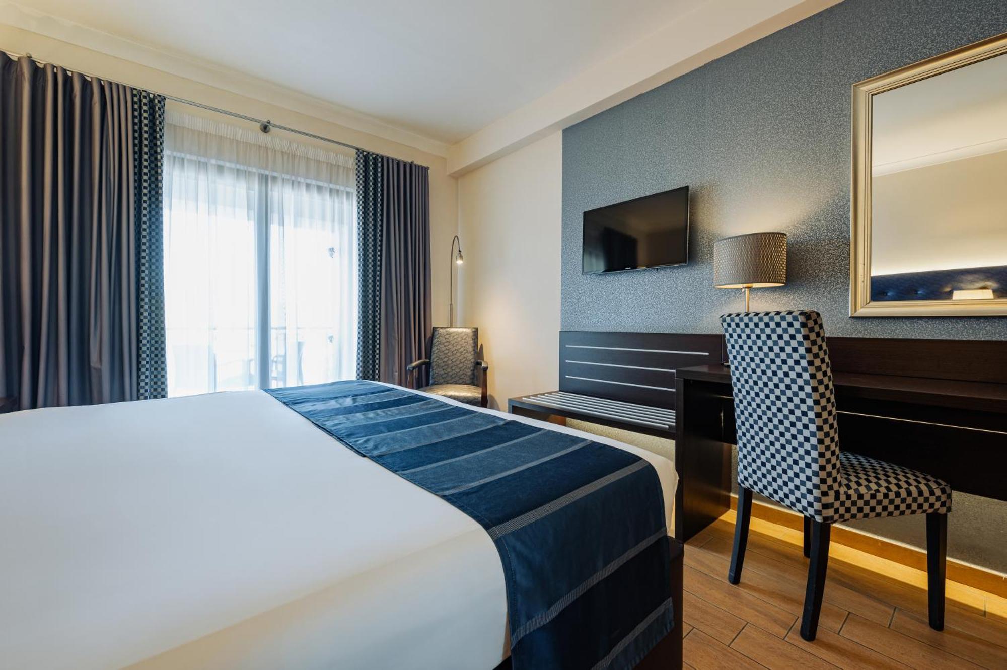 Ax The Victoria Hotel Слима Екстериор снимка