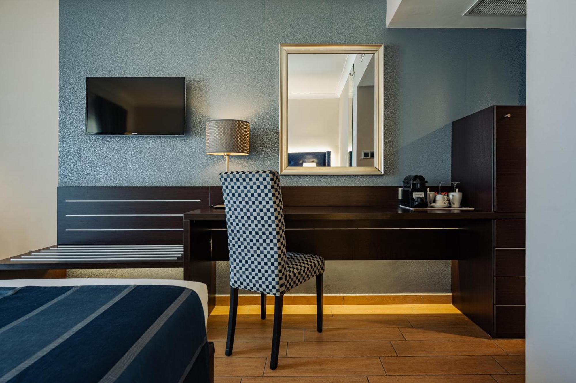 Ax The Victoria Hotel Слима Екстериор снимка