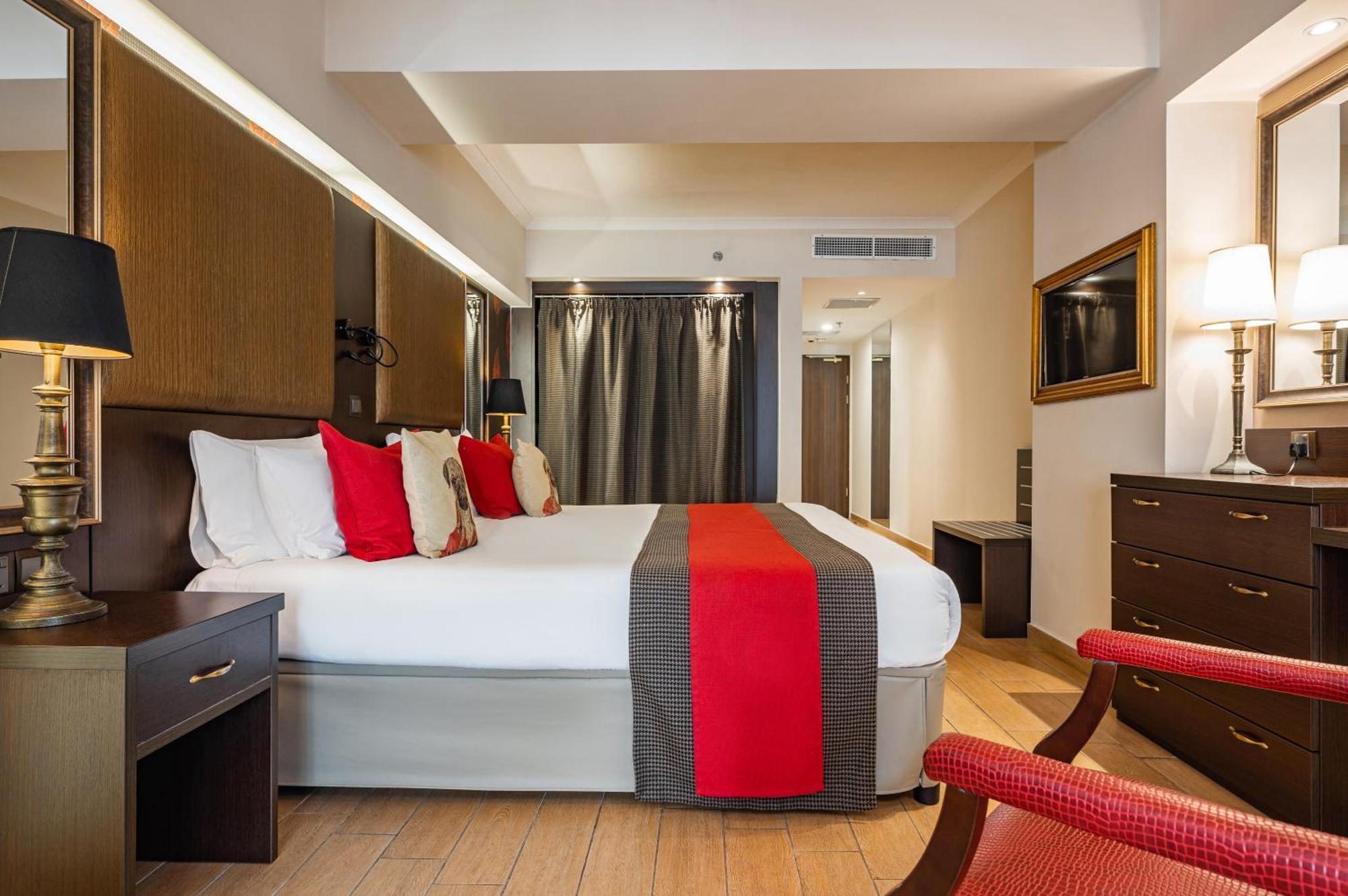 Ax The Victoria Hotel Слима Екстериор снимка