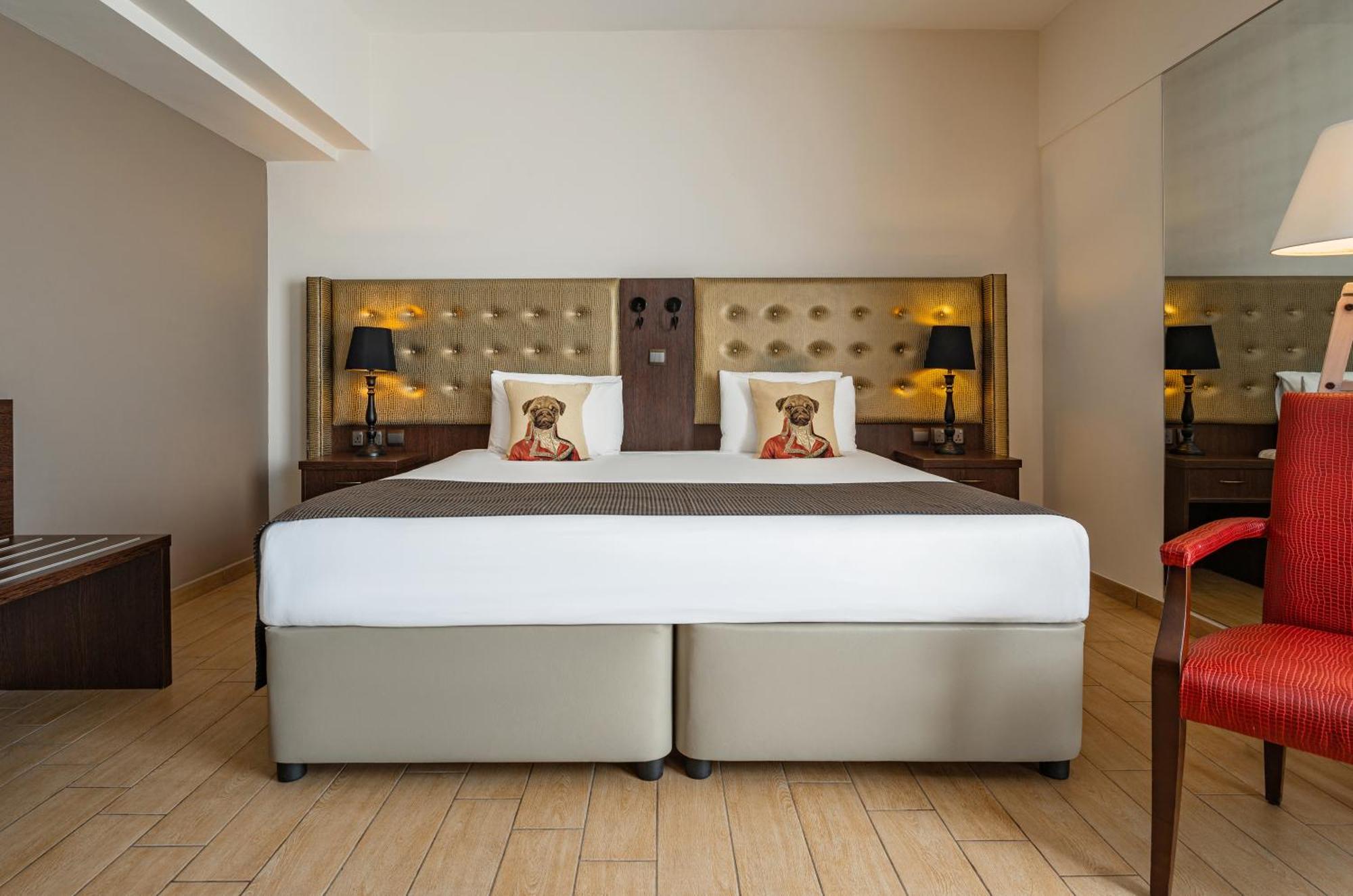 Ax The Victoria Hotel Слима Екстериор снимка