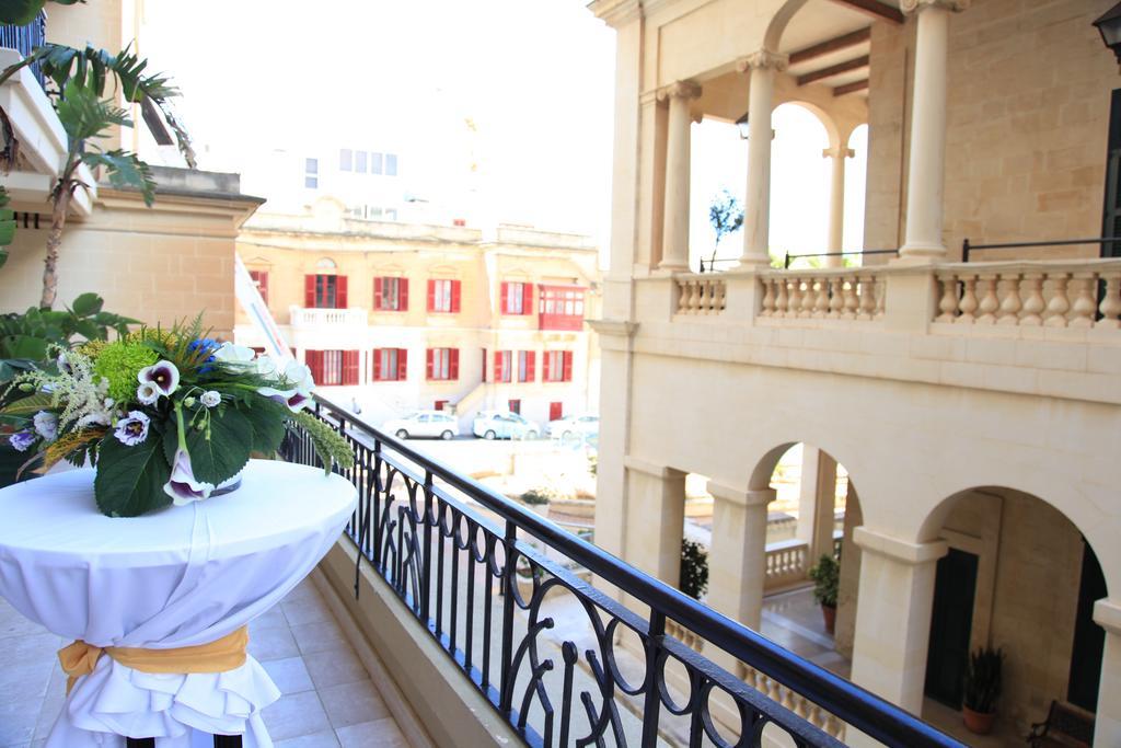 Ax The Victoria Hotel Слима Екстериор снимка